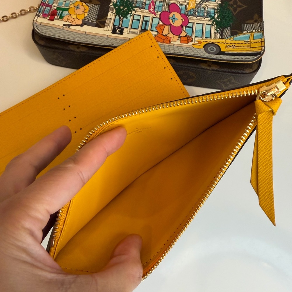 🎀 LOUIS VUITTON '22 VIVIENNE NYC HOLIDAY ANIMATION MONOGRAM FELICIE POCHETTE - Picture 13 of 16